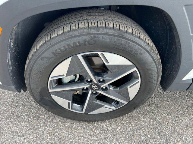 Photo of 2025 Serenity White Pearl Hyundai TUCSON