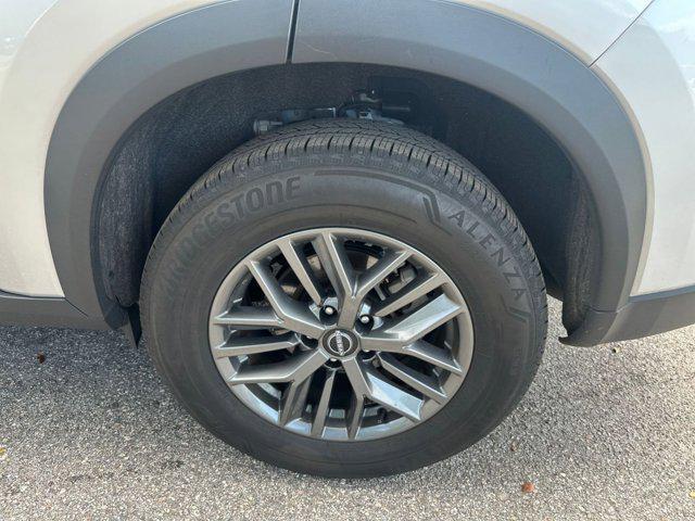Photo of 2024 Brilliant Silver Metallic Nissan Rogue