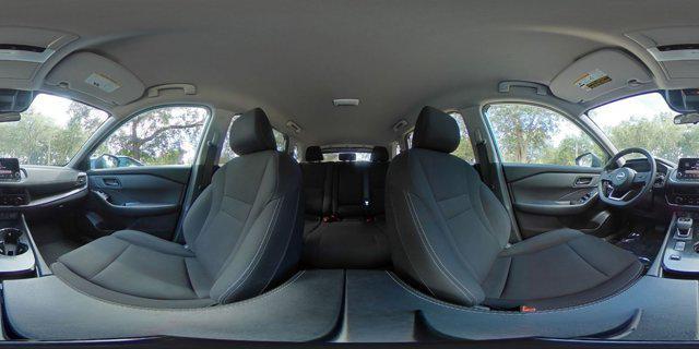 Photo of 2024 Brilliant Silver Metallic Nissan Rogue