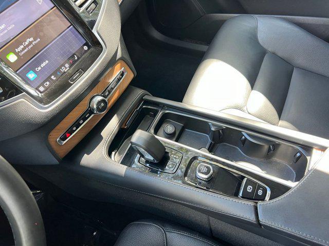 Photo of 2024 Onyx Black Metallic Volvo XC90
