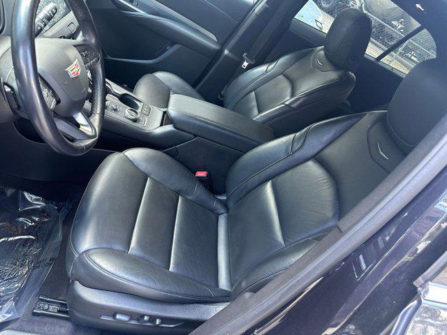 Photo of 2023 Galactic Gray Metallic Cadillac XT4