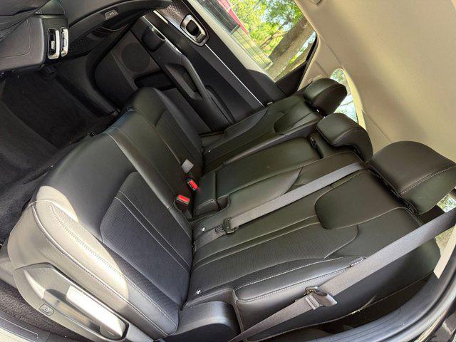 Photo of 2024 Ebony Black Kia Sorento
