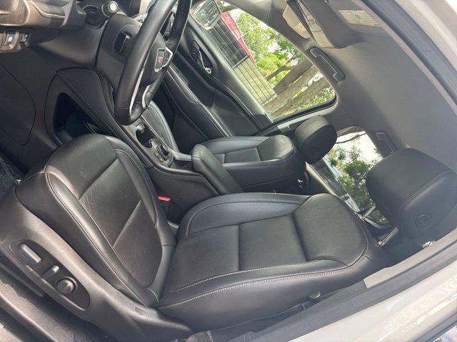 Photo of 2023 Summit White GMC Acadia