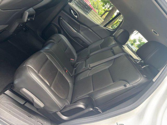 Photo of 2023 Summit White GMC Acadia