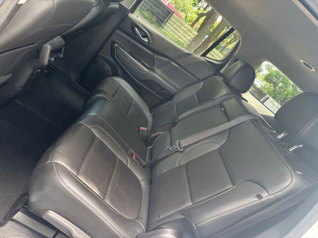 Photo of 2023 Summit White GMC Acadia