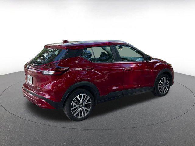Photo of 2024 Scarlet Ember Tintcoat Nissan Kicks