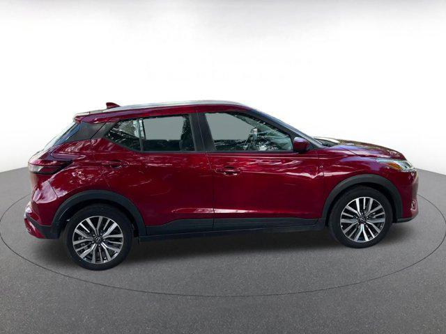 Photo of 2024 Scarlet Ember Tintcoat Nissan Kicks