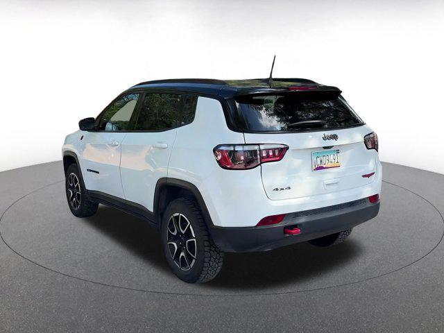 Photo of 2025 Bright White Clearcoat Jeep Compass