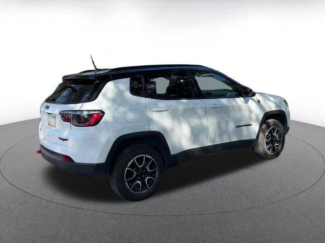 Photo of 2025 Bright White Clearcoat Jeep Compass