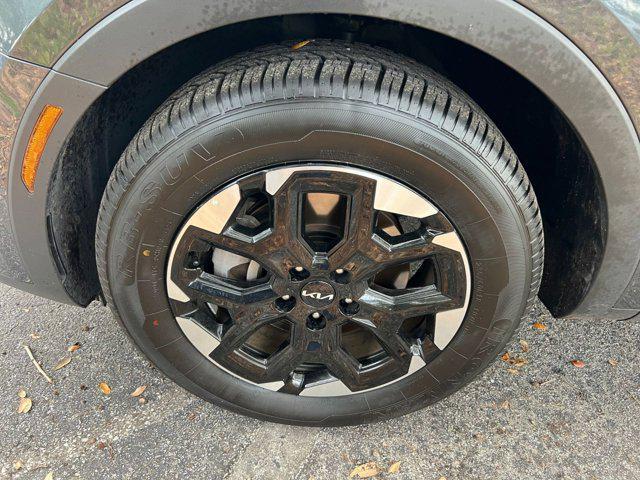 Photo of 2024 Gravity Grey Kia Sorento