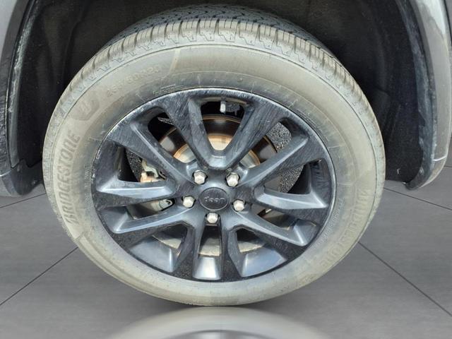 Photo of 2019 Granite Crystal Metallic Clearcoat Jeep Grand Cherokee