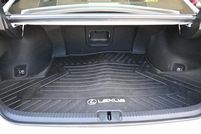 Photo of 2023 White Pearl Lexus ES 350