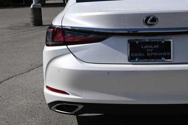 Photo of 2023 White Pearl Lexus ES 350