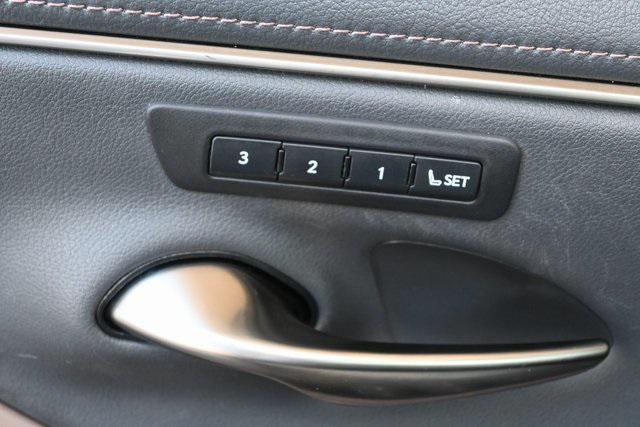 Photo of 2023 White Pearl Lexus ES 350