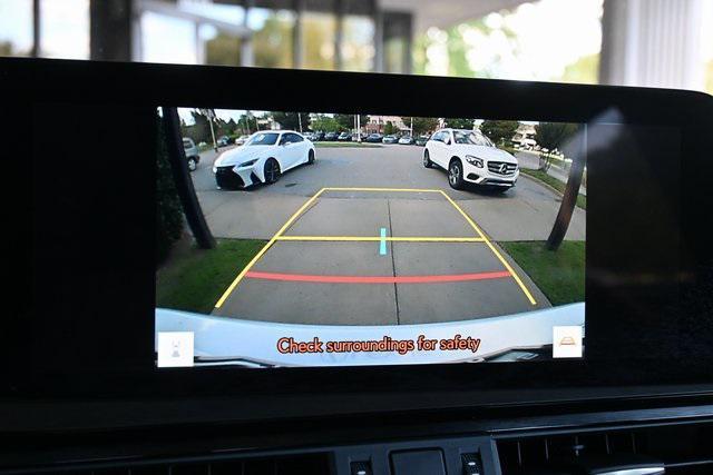 Photo of 2023 White Pearl Lexus ES 350