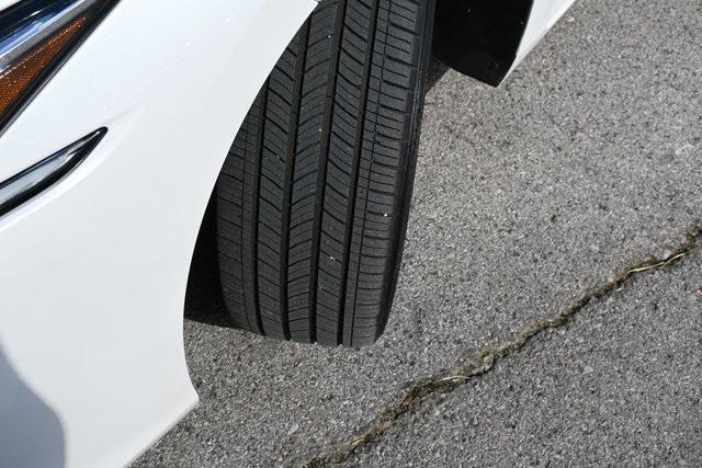 Photo of 2023 White Pearl Lexus ES 350