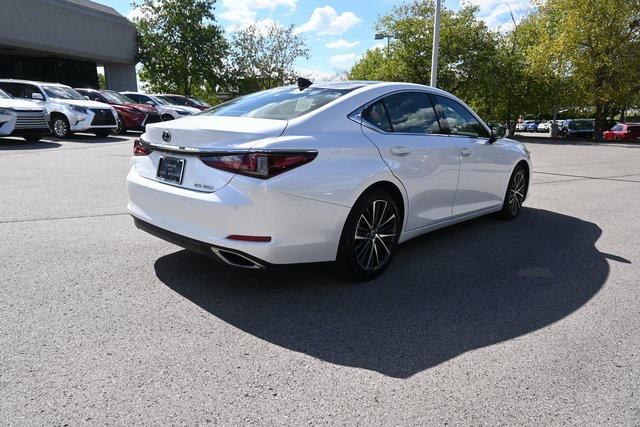 Photo of 2023 White Pearl Lexus ES 350