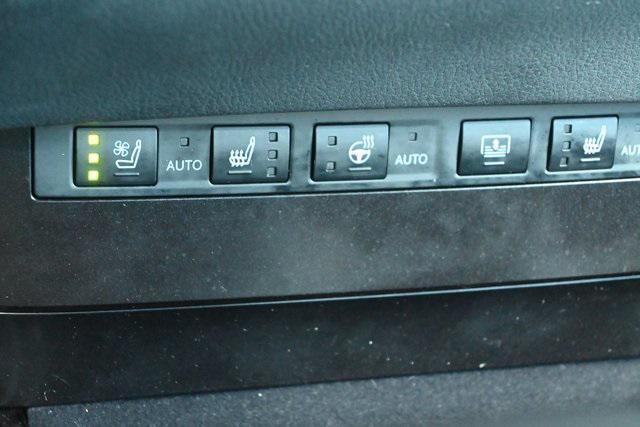 Photo of 2023 White Pearl Lexus ES 350