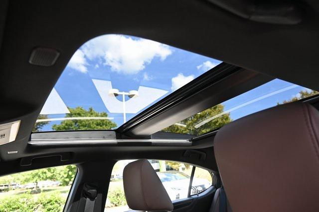 Photo of 2023 White Pearl Lexus ES 350