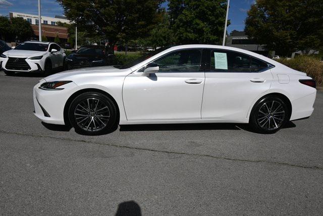 Photo of 2023 White Pearl Lexus ES 350