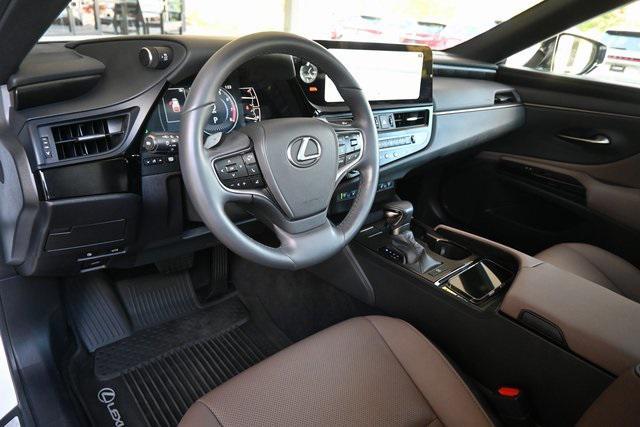 Photo of 2023 White Pearl Lexus ES 350