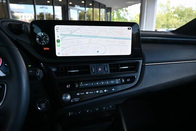 Photo of 2023 White Pearl Lexus ES 350