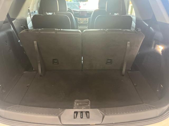 Photo of 2022 Star White Ford Explorer