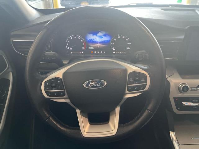Photo of 2022 Star White Ford Explorer