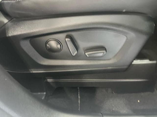 Photo of 2022 Star White Ford Explorer