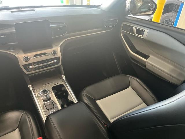 Photo of 2022 Star White Ford Explorer