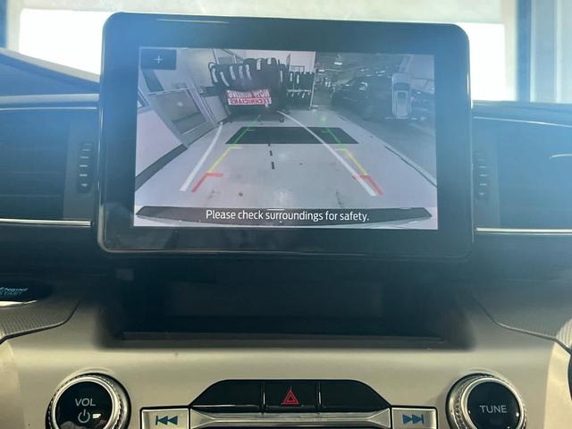 Photo of 2022 Star White Ford Explorer