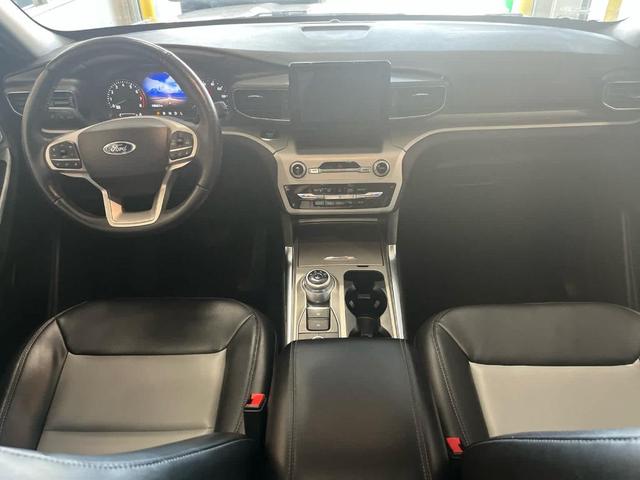 Photo of 2022 Star White Ford Explorer