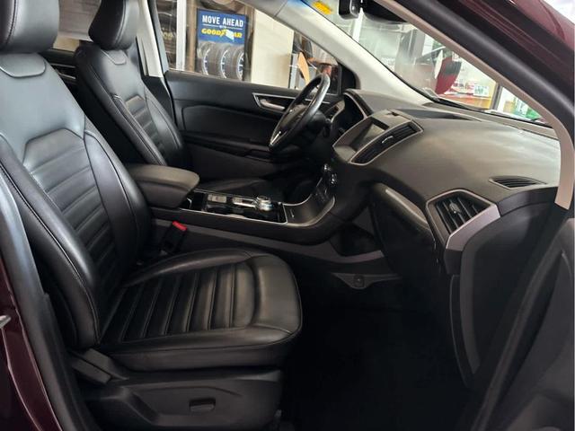 Photo of 2020 Burgundy Velvet Metallic Tinted Clearcoat Ford Edge