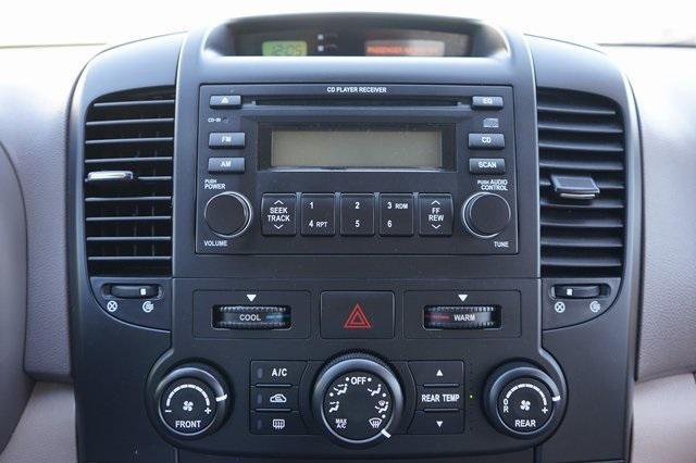 Photo of 2007 Sunset Gold Kia Sedona
