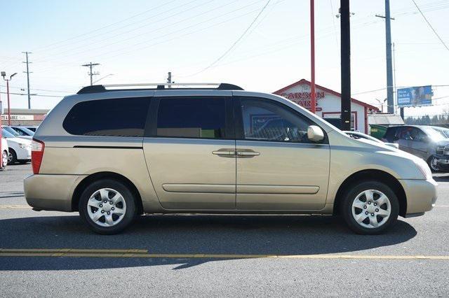 Photo of 2007 Sunset Gold Kia Sedona