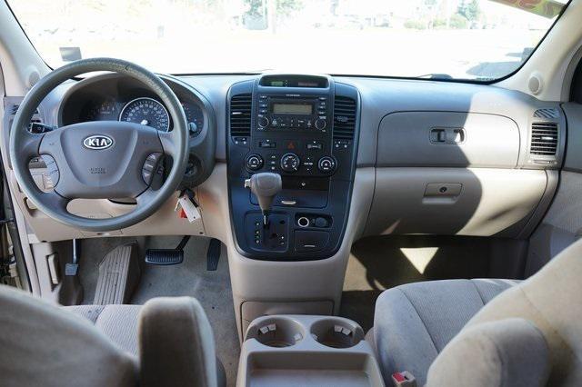 Photo of 2007 Sunset Gold Kia Sedona