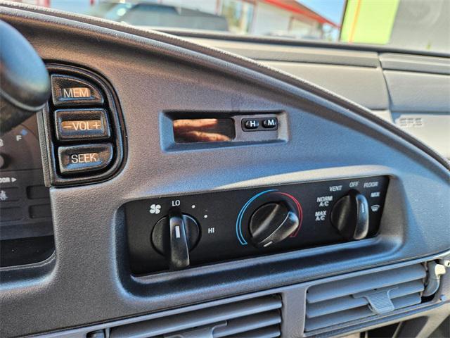 Photo of 1995 Silver Ford Taurus