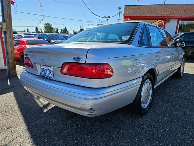 Photo of 1995 Silver Ford Taurus