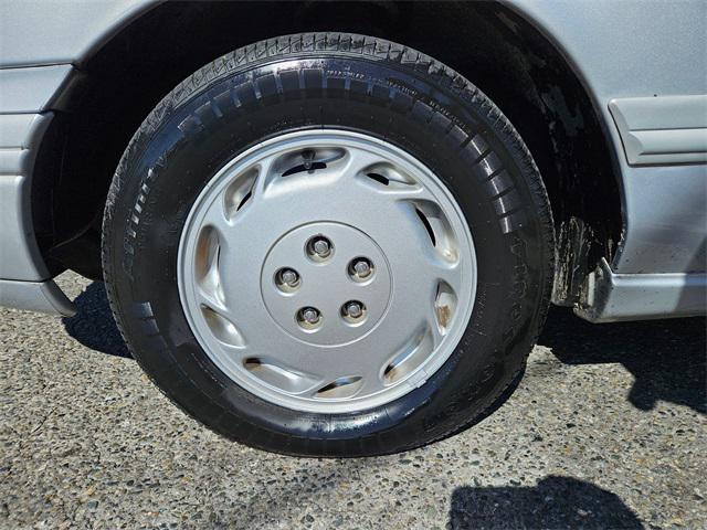 Photo of 1995 Silver Ford Taurus