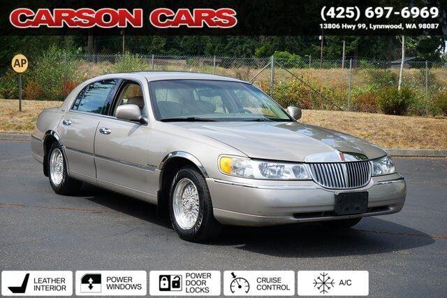 2001 Lincoln Town Car