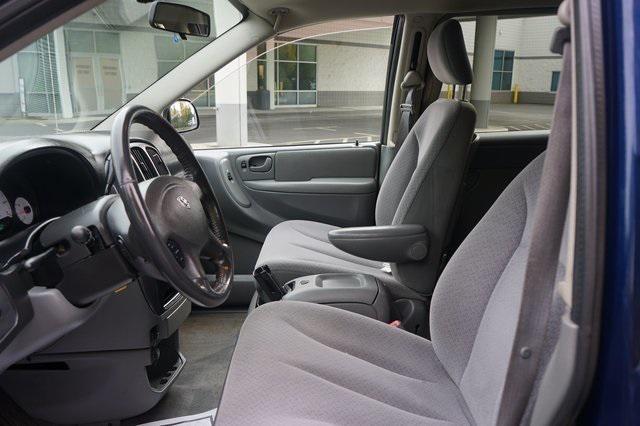 Photo of 2006 Midnight Blue Pearlcoat Dodge Grand Caravan