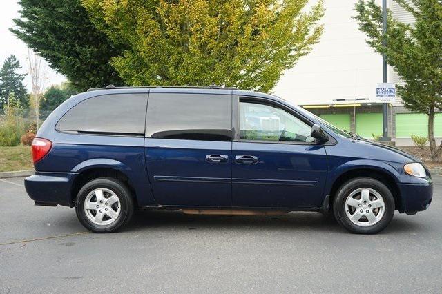 Photo of 2006 Midnight Blue Pearlcoat Dodge Grand Caravan