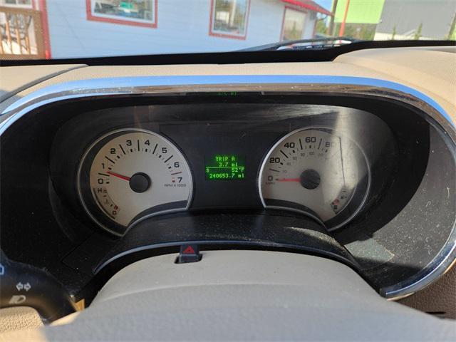 Photo of 2010 White Ford Explorer