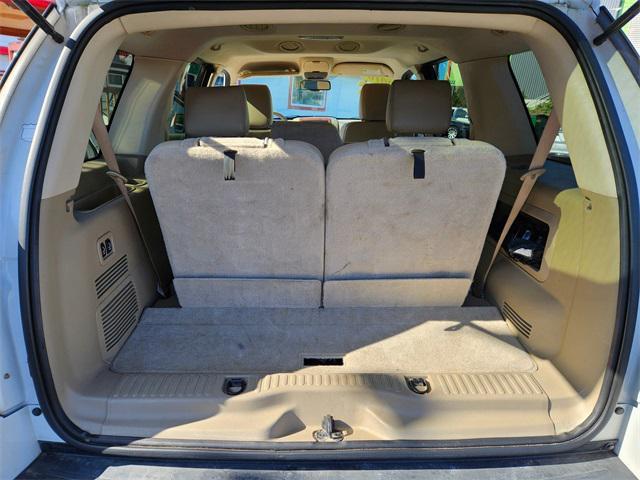 Photo of 2010 White Ford Explorer