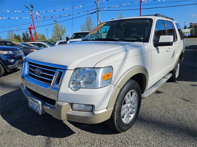 Photo of 2010 White Ford Explorer
