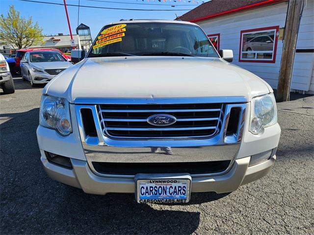Photo of 2010 White Ford Explorer