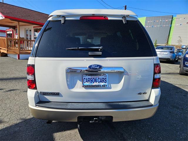 Photo of 2010 White Ford Explorer