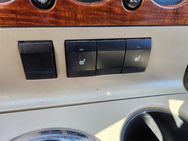 Photo of 2010 White Ford Explorer