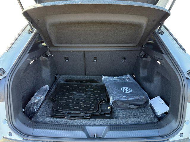 Photo of 2023 Pure White Volkswagen ID.4