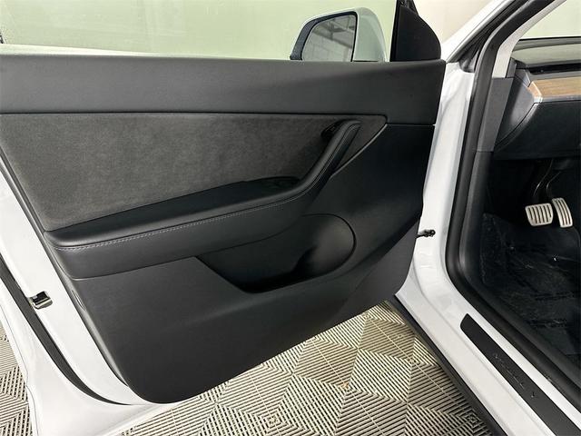 Photo of 2022 Pearl White Multi-Coat Tesla Model Y